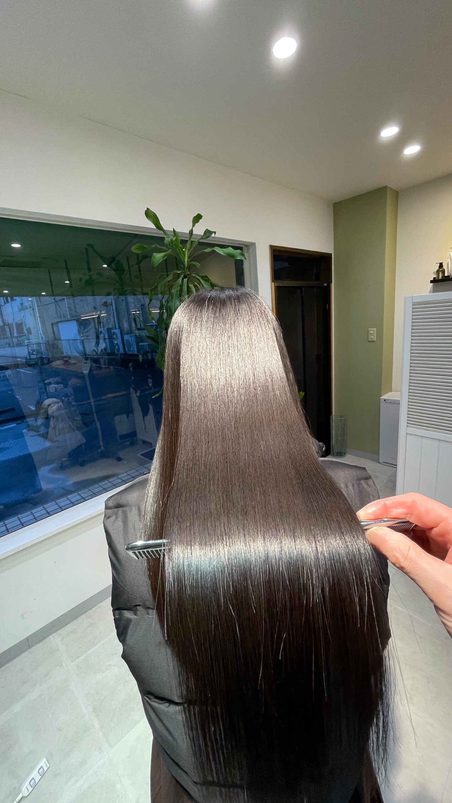 綺麗な髪にしませんか？✨
◌
髪質改善でここまで綺麗な状態となりました✨
◌
いつもありがとうございます🙇‍♂️
◌
髪質改善は最高の栄養補給です。栄養は抜け出てしまうため定期的なメンテナンスをすれば綺麗な髪が維持できます✨
◌
キレイと思った方はいいね、コメント、顔文字でもいいのでお願います🙇‍♂️
◌
リーブルで髪質改善したら生まれて初めてこんなにキレイな髪になったと言われます🤗
◌
このようなことを感じた方はいませんか？
◌
☑︎艶がない髪
☑︎このパサつきどうしたらいいのだろうか？
☑︎縮毛矯正は痛みそう
☑︎縮毛矯正でチリチリになった
◌
色々と、感じることはありますが
このように感じる方は一度Libreにご来店ください✨
◌

◌
トリートメントをらしながらの縮毛矯正を
すると、ダメージになるものを極力抑え、
髪を守りながら綺麗な艶髪へと導いていきます✨
◌
お気軽にご相談ください☎️
◌
お電話  093-776-4808 
◌
LINE@  @oaz8147p
◌
インスタからのメッセージでも大丈夫です！
◌
小倉南区徳力で髪質改善、縮毛矯正に特化したサロン
◌
福岡県北九州市小倉南区徳力2丁目3-1
◌
《リーブルに少しでも興味を持たれたかたへ》
インスタを見ていただきありがとうございます！
リーブルのLINEがありますので
また悩みや事前カウンセリングなども先に聞いたり
できますのでよければLINE @のご登録を
よろしくお願いします！
◌
リーブルに少し興味がある方はプロフィールにあるホームページやブログなどをこにらからご覧ください。
◌↓
@libre_hairsalon 
◌
是非この機会に登録をお願いします！
◌
#北九州縮毛矯正
#小倉 
#福岡美容室 
#北九州美容室
#福岡髪質改善 
#北九州髪質改善 
#小倉髪質改善 
#北九州トリートメント 
#北九州美容室求人