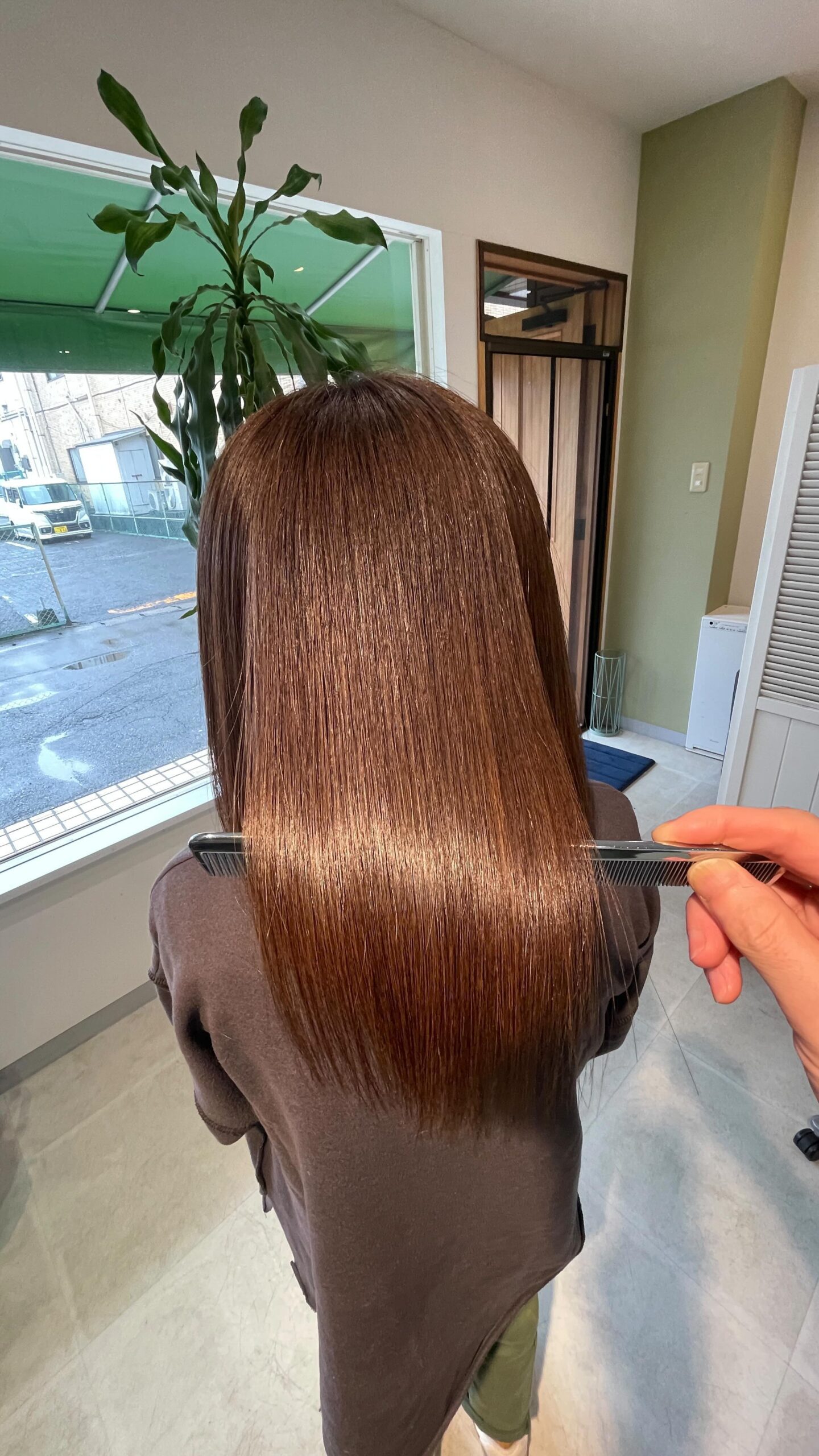 綺麗な髪にしませんか？✨
◌
髪質改善でここまで綺麗な状態となりました✨
◌
いつもありがとうございます🙇‍♂️
◌
髪質改善は最高の栄養補給です。栄養は抜け出てしまうため定期的なメンテナンスをすれば綺麗な髪が維持できます✨
◌
キレイと思った方はいいね、コメント、顔文字でもいいのでお願います🙇‍♂️
◌
リーブルで髪質改善したら生まれて初めてこんなにキレイな髪になったと言われます🤗
◌
このようなことを感じた方はいませんか？
◌
☑︎艶がない髪
☑︎このパサつきどうしたらいいのだろうか？
☑︎縮毛矯正は痛みそう
☑︎縮毛矯正でチリチリになった
◌
色々と、感じることはありますが
このように感じる方は一度Libreにご来店ください✨
◌

◌
トリートメントをらしながらの縮毛矯正を
すると、ダメージになるものを極力抑え、
髪を守りながら綺麗な艶髪へと導いていきます✨
◌
お気軽にご相談ください☎️
◌
お電話  093-776-4808 
◌
LINE@  @oaz8147p
◌
インスタからのメッセージでも大丈夫です！
◌
小倉南区徳力で髪質改善、縮毛矯正に特化したサロン
◌
福岡県北九州市小倉南区徳力2丁目3-1
◌
《リーブルに少しでも興味を持たれたかたへ》
インスタを見ていただきありがとうございます！
リーブルのLINEがありますので
また悩みや事前カウンセリングなども先に聞いたり
できますのでよければLINE @のご登録を
よろしくお願いします！
◌
リーブルに少し興味がある方はプロフィールにあるホームページやブログなどをこにらからご覧ください。
◌↓
@libre_hairsalon 
◌
是非この機会に登録をお願いします！
◌
#北九州縮毛矯正
#小倉 
#福岡美容室 
#北九州美容室
#福岡髪質改善 
#北九州髪質改善 
#小倉髪質改善 
#北九州トリートメント 
#北九州美容室求人